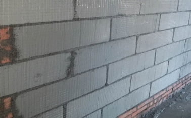 砌筑隔墙防开裂工艺 - 墙面粉刷挂钢丝网
